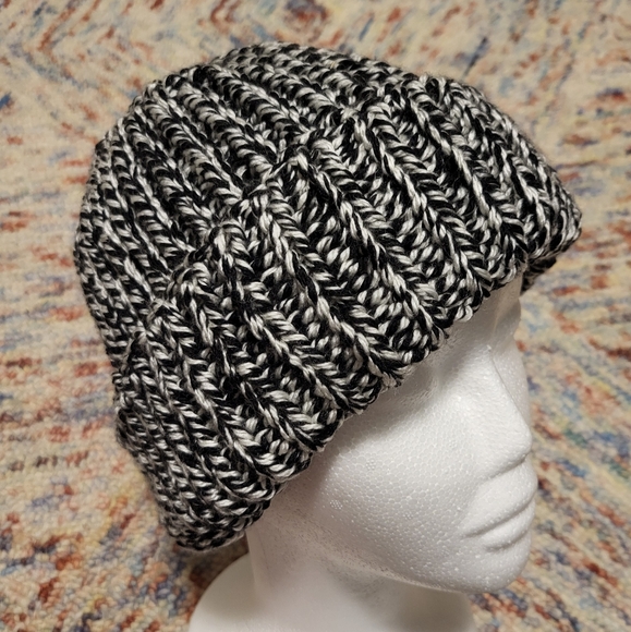 Hand Crafted unisex rib knit winter beanie hat size Adult medium to large - Picture 3 of 9